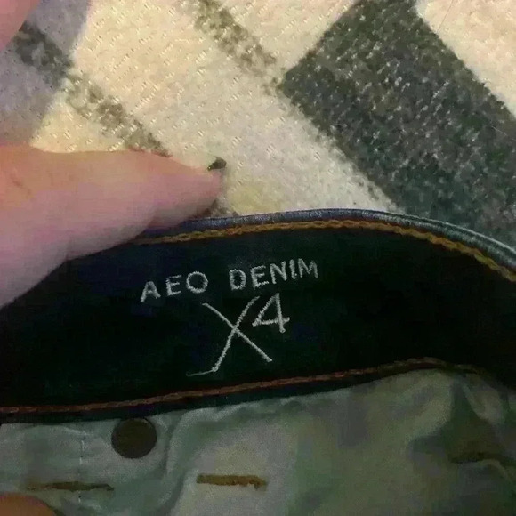 American Eagle Women’s Dark wash midi shorts size 8, 360 super stretch - Picture 8 of 10